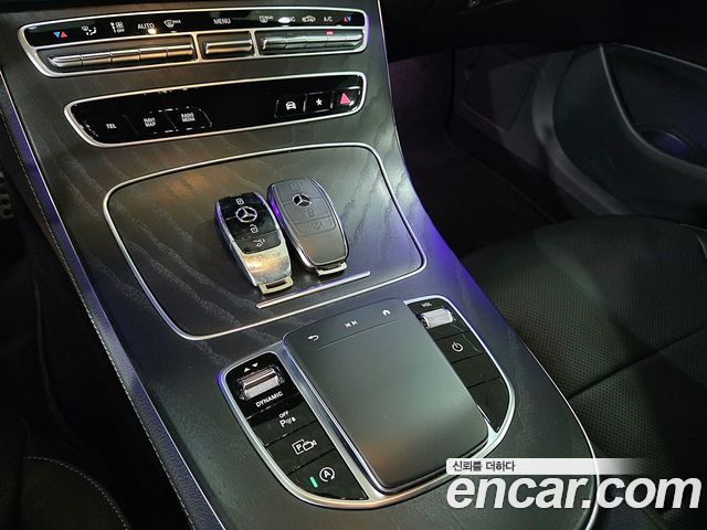 Mercedes-Benz E-Class 2023 — photo 12