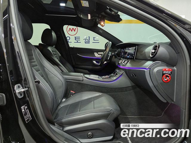 Mercedes-Benz E-Class 2023 — photo 17
