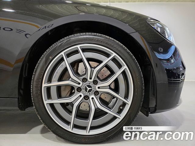 Mercedes-Benz E-Class 2023 — photo 19