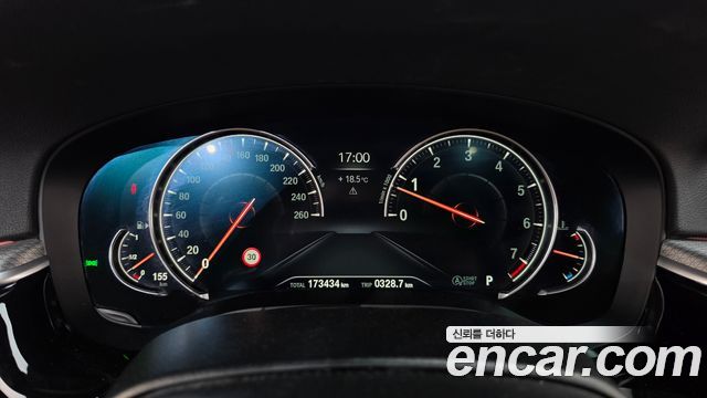 BMW 5-Series 2018 — photo 8