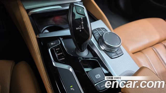BMW 5-Series 2018 — photo 9