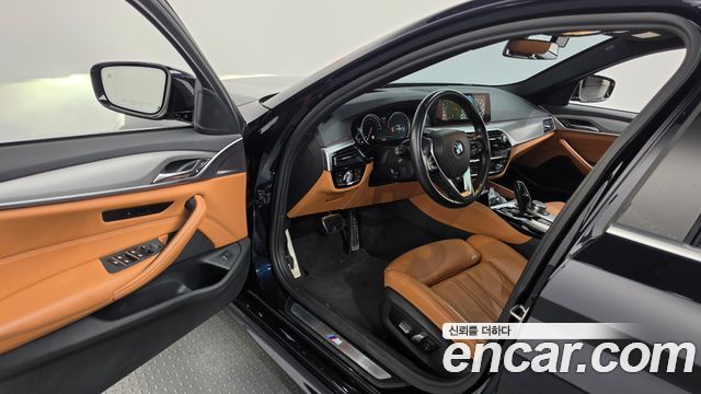 BMW 5-Series 2018 — photo 10