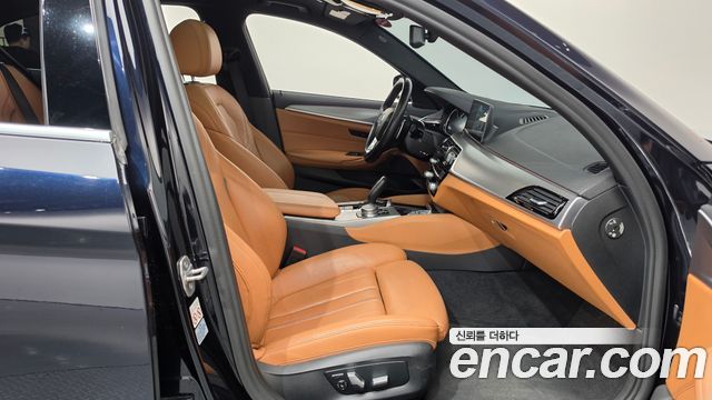 BMW 5-Series 2018 — photo 11