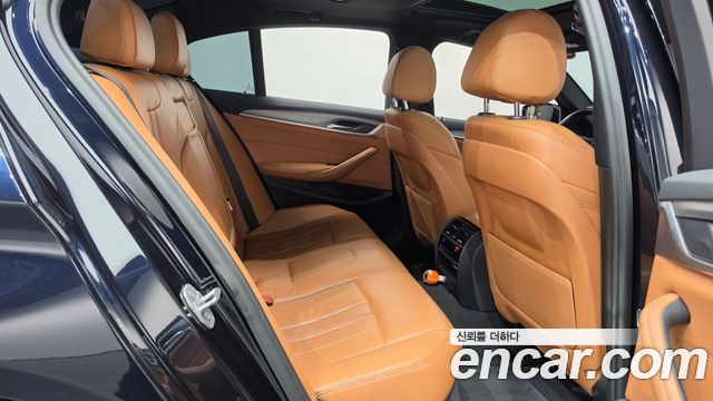 BMW 5-Series 2018 — photo 12
