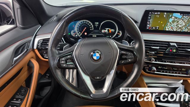 BMW 5-Series 2018 — photo 13