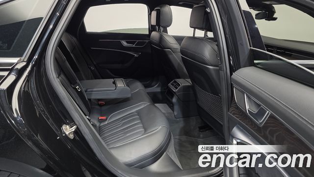 Audi A6 2022 — photo 18