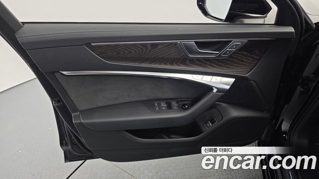 Audi A6 2022 — photo 14