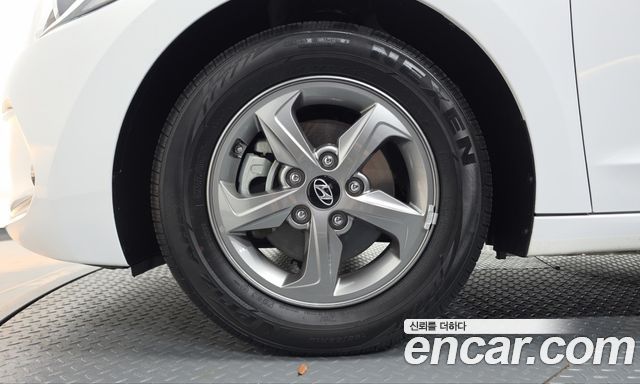 Hyundai AVANTE 2017 — photo 5