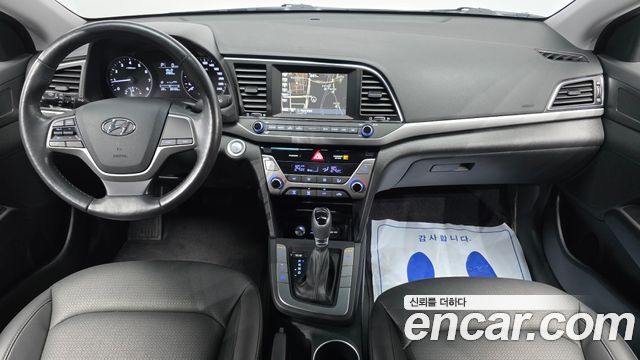 Hyundai AVANTE 2017 — photo 10