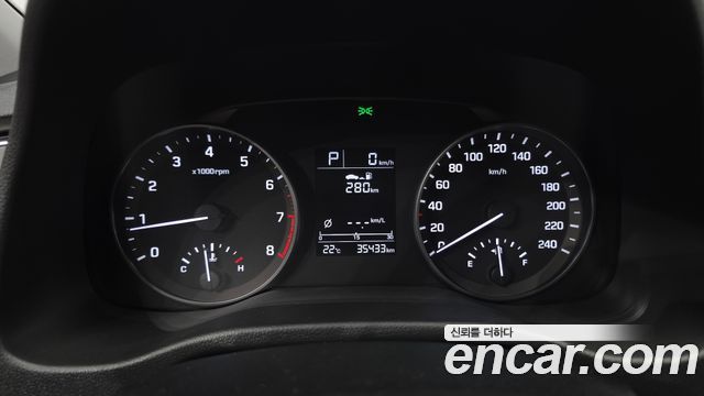 Hyundai AVANTE 2017 — photo 11
