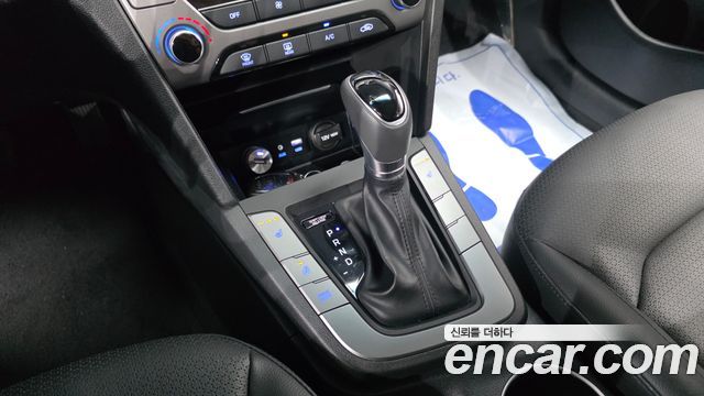 Hyundai AVANTE 2017 — photo 12