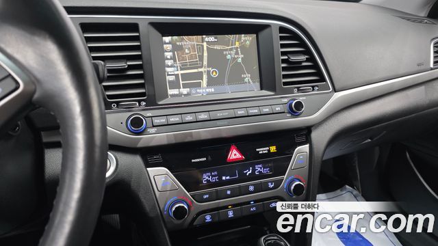 Hyundai AVANTE 2017 — photo 20