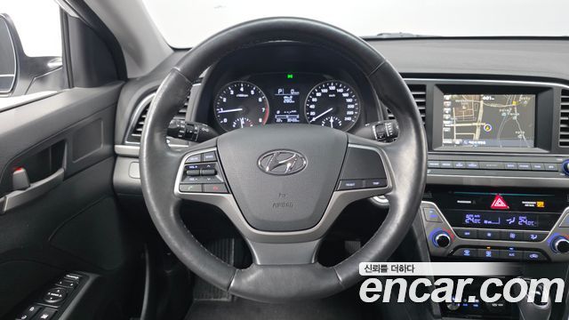 Hyundai AVANTE 2017 — photo 21