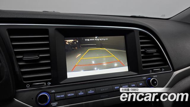 Hyundai AVANTE 2017 — photo 22