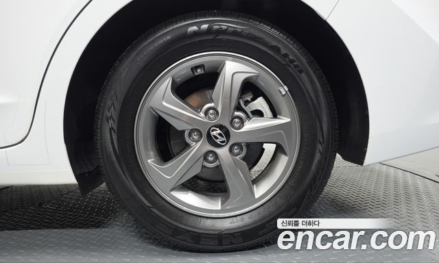 Hyundai AVANTE 2017 — photo 7