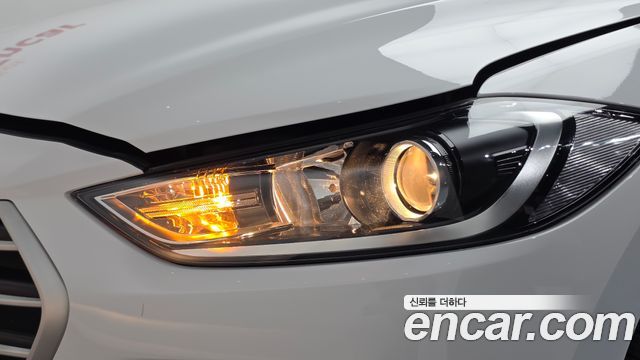 Hyundai AVANTE 2017 — photo 8