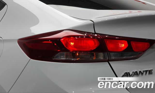 Hyundai AVANTE 2017 — photo 9