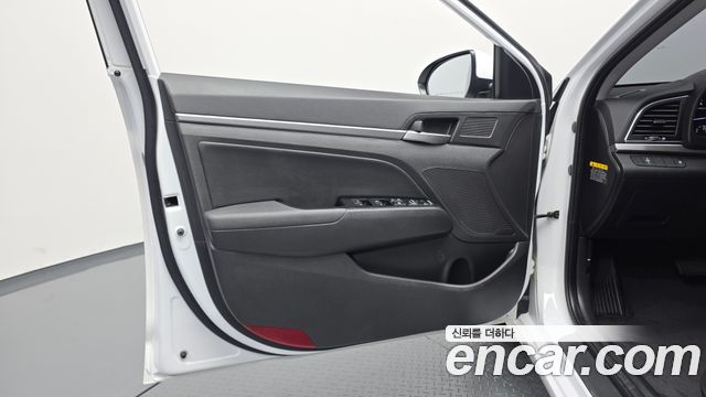 Hyundai AVANTE 2017 — photo 14