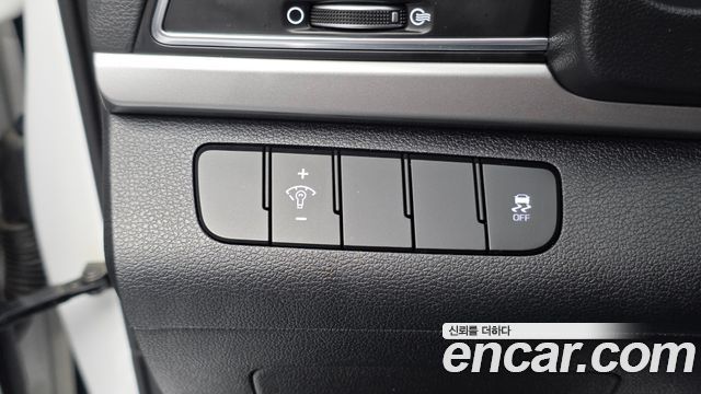 Hyundai AVANTE 2017 — photo 27
