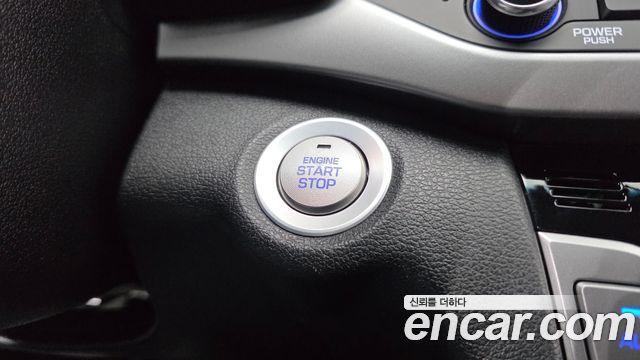 Hyundai AVANTE 2017 — photo 28
