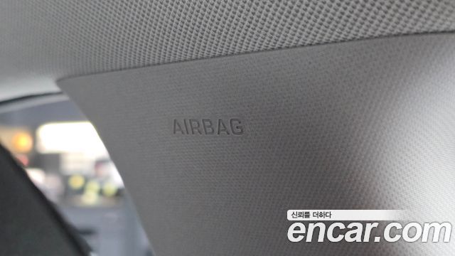 Hyundai AVANTE 2017 — photo 31