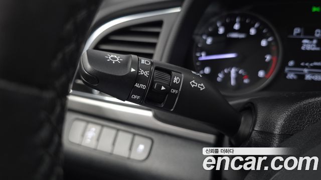 Hyundai AVANTE 2017 — photo 32