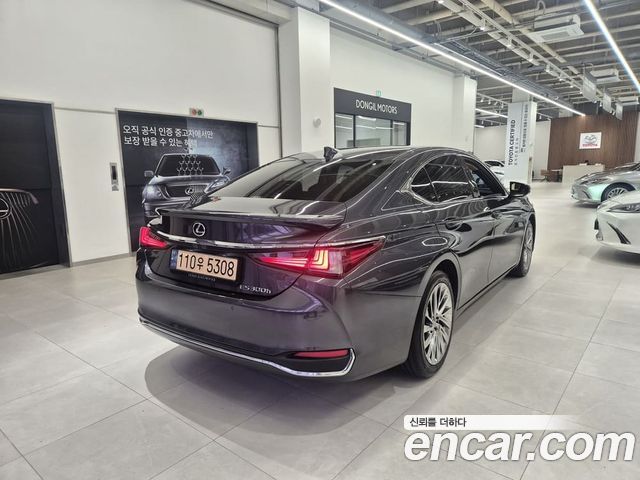 Lexus ES 2023 — photo 2