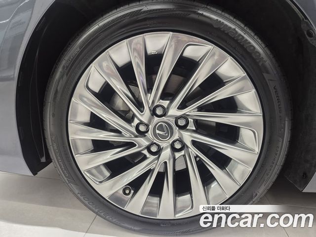 Lexus ES 2023 — photo 5
