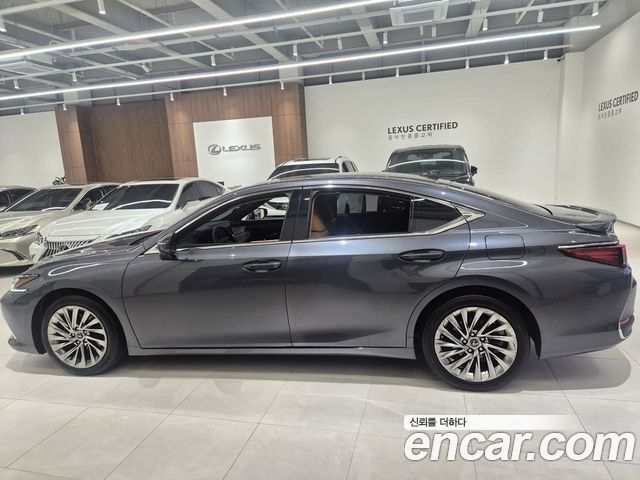 Lexus ES 2023 — photo 12