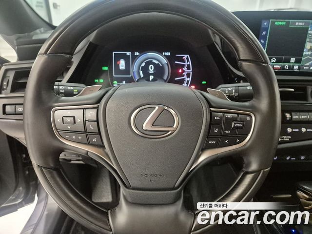 Lexus ES 2023 — photo 18