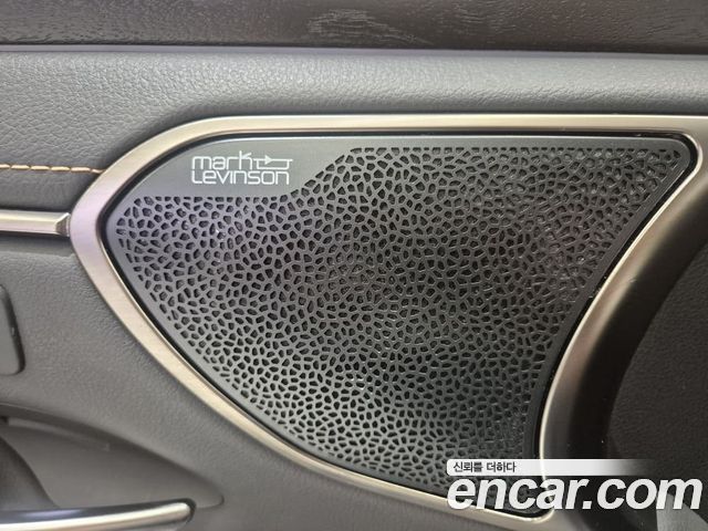 Lexus ES 2023 — photo 19
