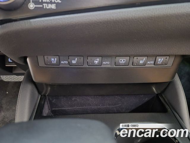 Lexus ES 2023 — photo 20
