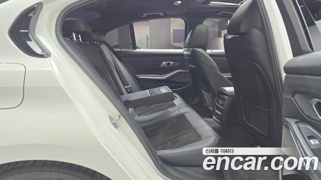 BMW 3-Series 2021 — photo 17