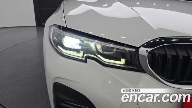 BMW 3-Series 2021 — photo 8