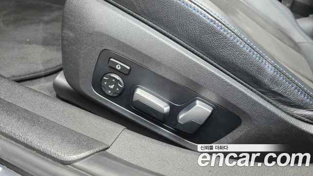 BMW 3-Series 2021 — photo 32