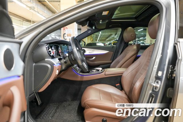 Mercedes-Benz E-Class 2020 — photo 10