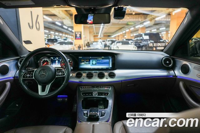 Mercedes-Benz E-Class 2020 — photo 11