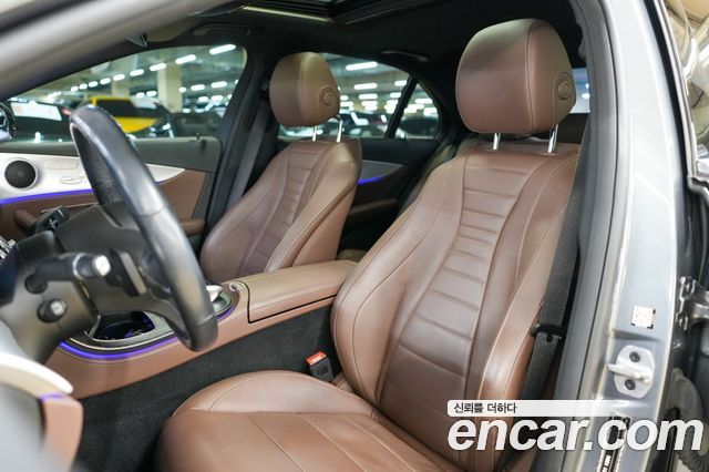 Mercedes-Benz E-Class 2020 — photo 12