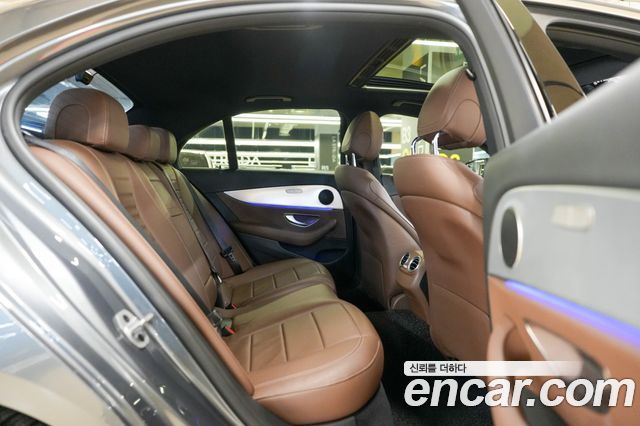 Mercedes-Benz E-Class 2020 — photo 13