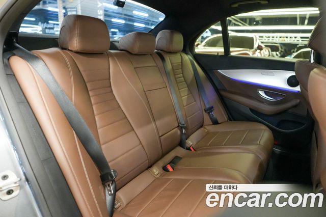 Mercedes-Benz E-Class 2020 — photo 14