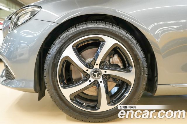 Mercedes-Benz E-Class 2020 — photo 18