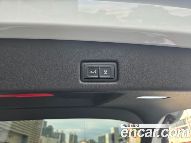 Audi Q5 2025 — photo 10