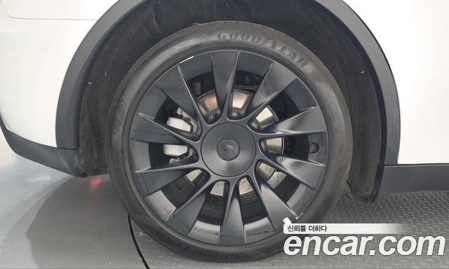 Tesla Model Y 2023 — photo 5