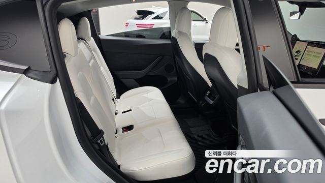 Tesla Model Y 2023 — photo 17