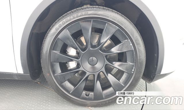 Tesla Model Y 2023 — photo 7