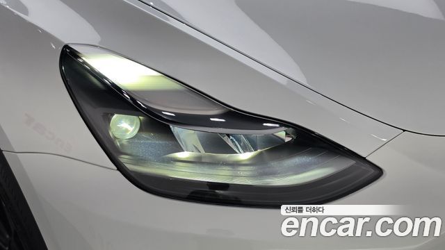 Tesla Model Y 2023 — photo 8