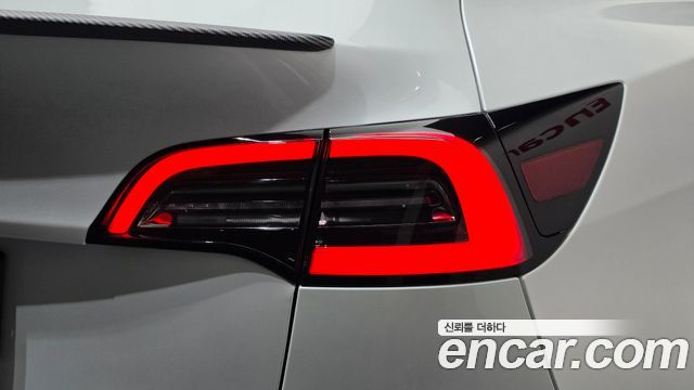 Tesla Model Y 2023 — photo 9