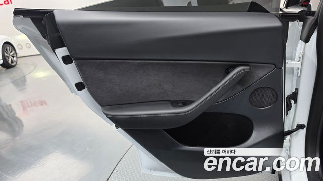 Tesla Model Y 2023 — photo 15