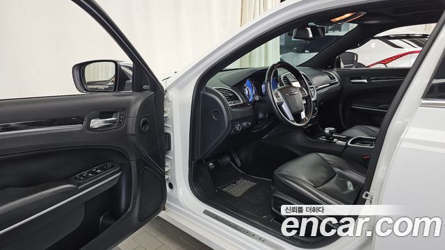 Chrysler 300C 2014 — photo 10
