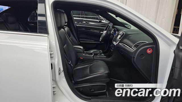 Chrysler 300C 2014 — photo 11